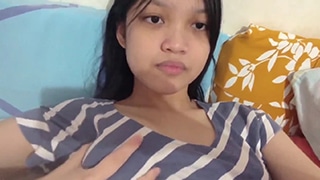 Anak SMP Pamer Toket di Kamar