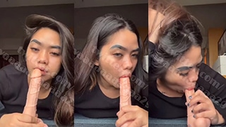 Aviva Tiktokers Sepong Dildo