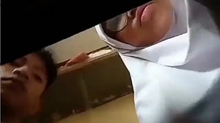 Skandal Sepasang Abg Sekolah Diam-Diam Grepe Dikelas